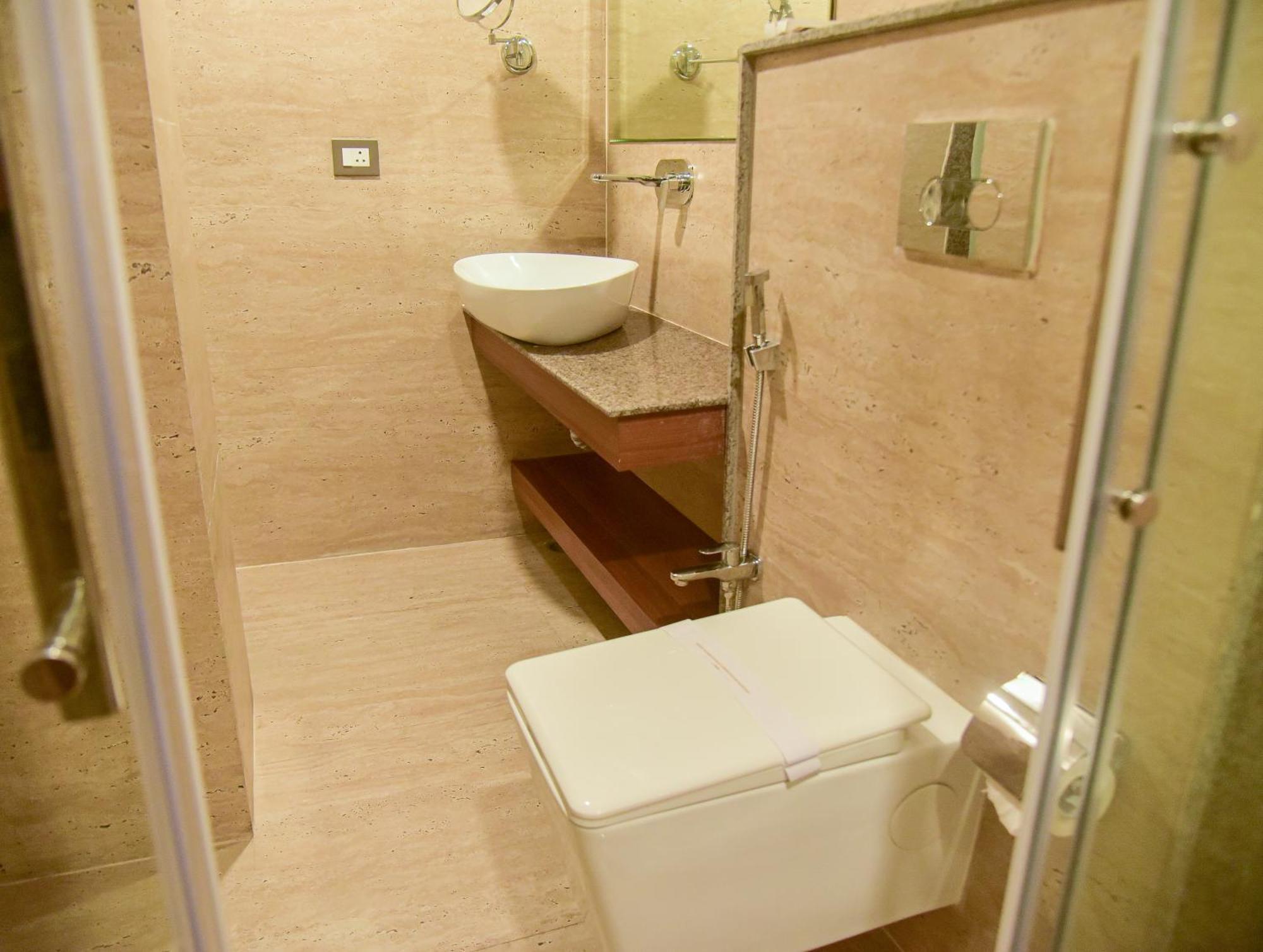 Hotel Apollo Grand Guwahati Ngoại thất bức ảnh