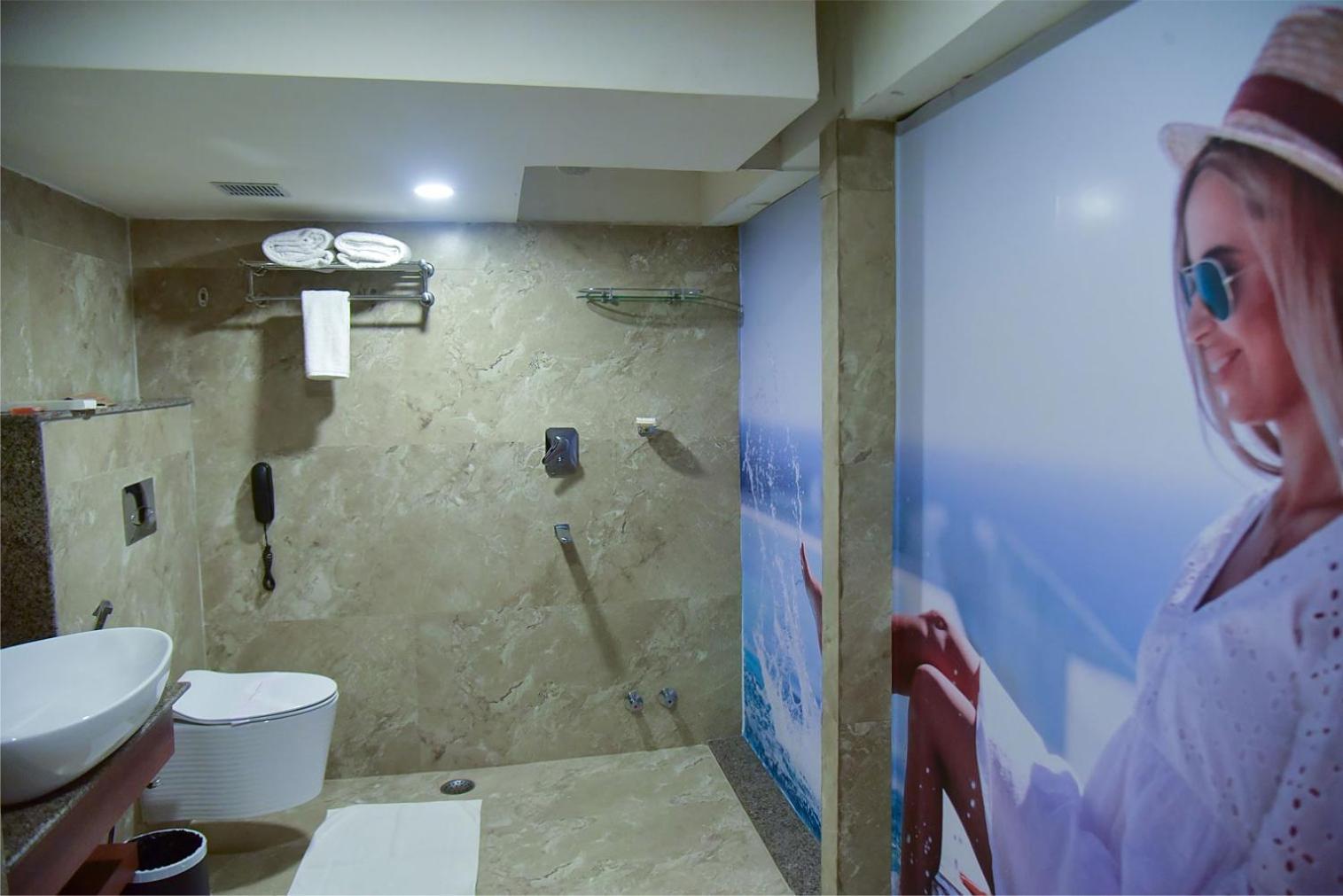 Hotel Apollo Grand Guwahati Ngoại thất bức ảnh
